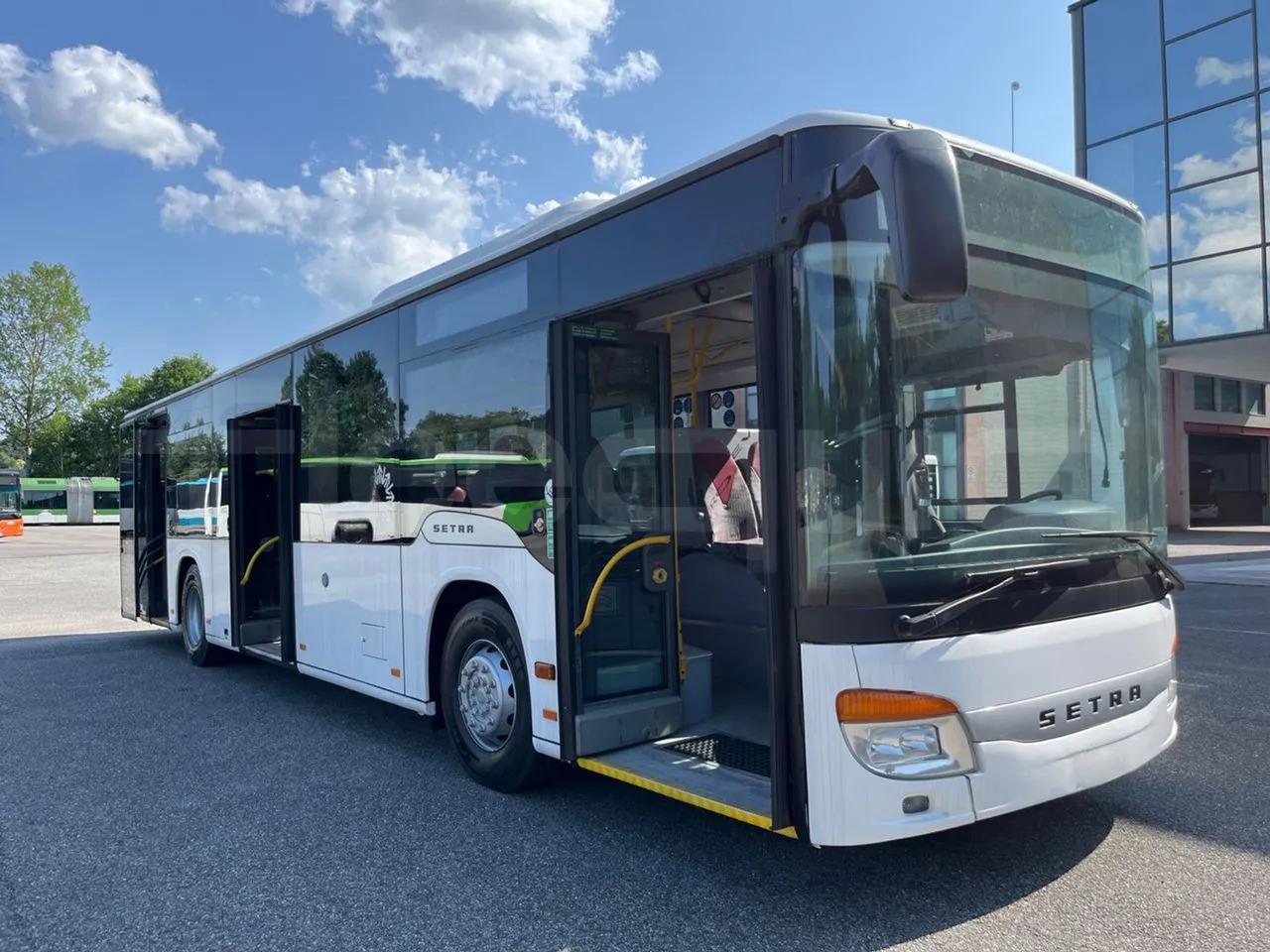 Setra S415 on lease Setra S415: picture 9 Setra S415 on lease Setra S415: picture 9