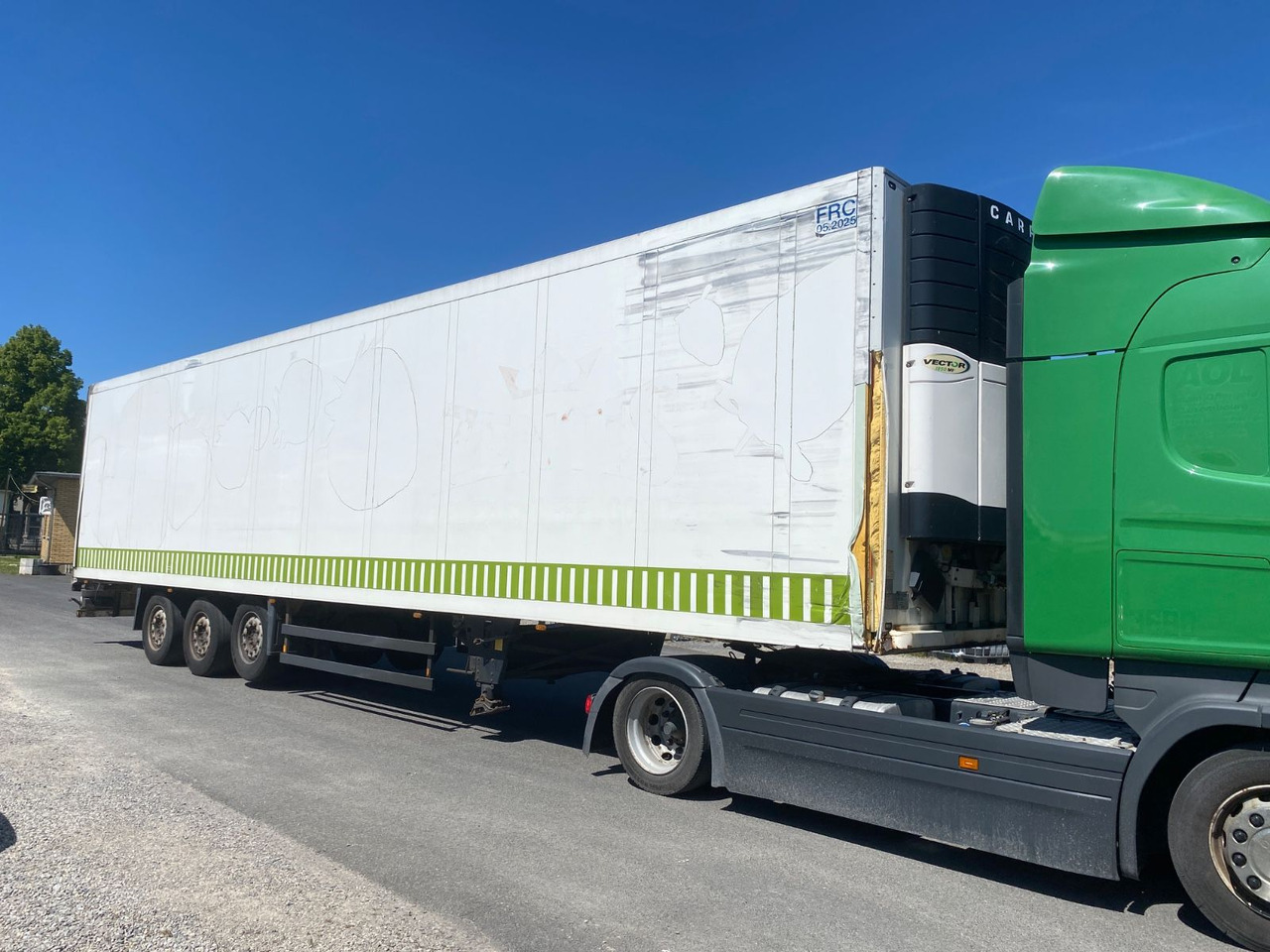 Schmitz Cargobull Carrier 1850 MT/ Doppelstock/Trennwand/ 2,75 m - Refrigerator semi-trailer: picture 1 Schmitz Cargobull Carrier 1850 MT/ Doppelstock/Trennwand/ 2,75 m - Refrigerator semi-trailer: picture 1