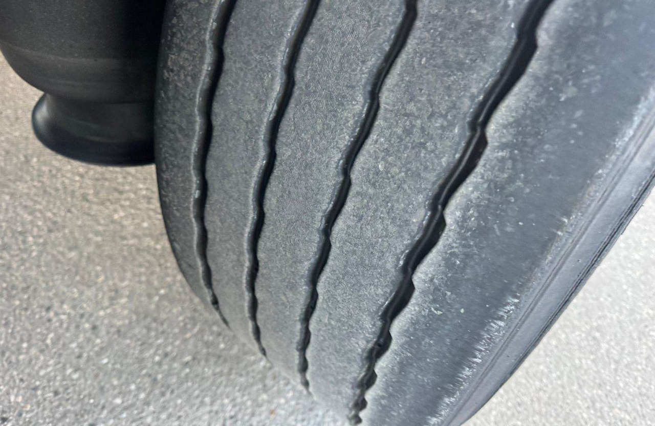 Krone Standart - Closed box semi-trailer: picture 2 Krone Standart - Closed box semi-trailer: picture 2