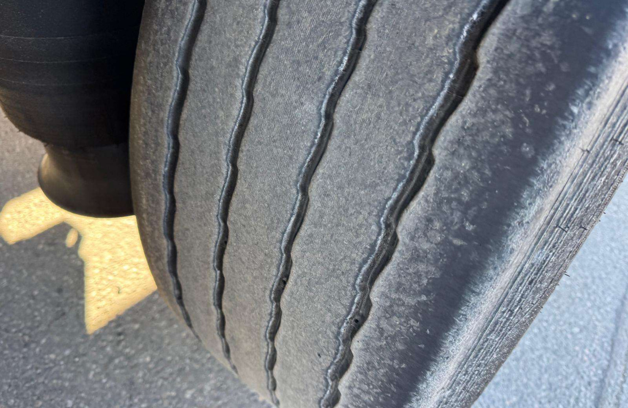 Krone Standart - Closed box semi-trailer: picture 4 Krone Standart - Closed box semi-trailer: picture 4