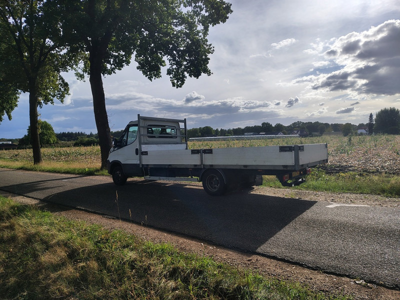 Iveco Daily 35C180 - Flatbed van: picture 3 Iveco Daily 35C180 - Flatbed van: picture 3