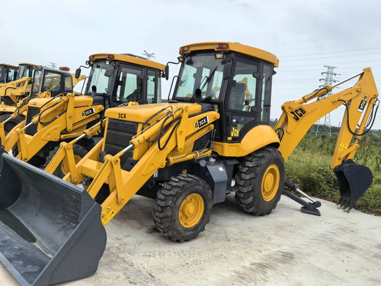 JCB 3CX backhoe loader TLB versatile machine multiple attachment options - Backhoe loader: picture 1 JCB 3CX backhoe loader TLB versatile machine multiple attachment options - Backhoe loader: picture 1