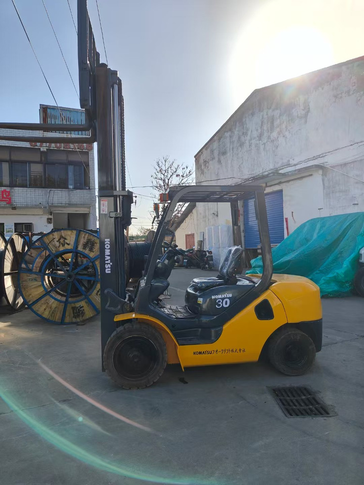 KOMATSU FD30T japan brand used 3 ton forklift - Diesel forklift: picture 4 KOMATSU FD30T japan brand used 3 ton forklift - Diesel forklift: picture 4