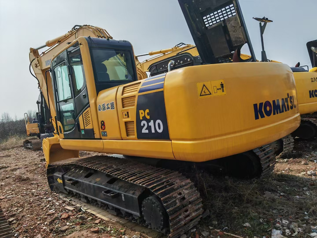 KOMATSU pc210-8 used crawler excavator japan brand hot sale - Crawler excavator: picture 1 KOMATSU pc210-8 used crawler excavator japan brand hot sale - Crawler excavator: picture 1