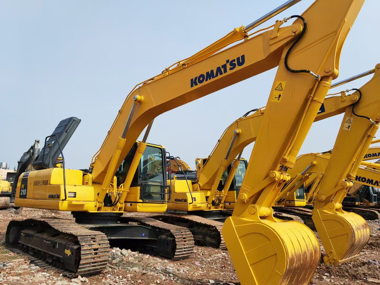 KOMATSU pc210-8 used crawler excavator japan brand hot sale - Crawler excavator: picture 5 KOMATSU pc210-8 used crawler excavator japan brand hot sale - Crawler excavator: picture 5