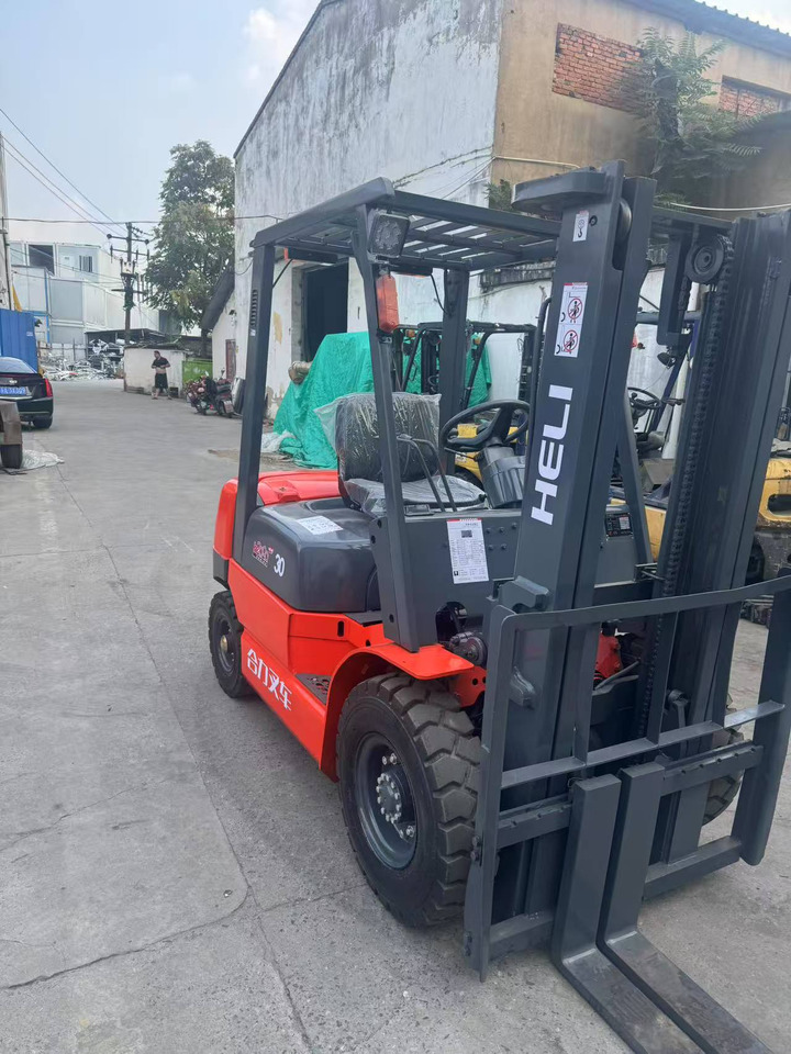 Heli stock new 2024 model 3T diesel forklift Customizable Mast & Clamp - Diesel forklift: picture 2 Heli stock new 2024 model 3T diesel forklift Customizable Mast & Clamp - Diesel forklift: picture 2