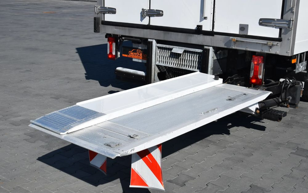 Refrigerator truck Iveco DAILY 70C18 / 3.0 - 180 KM / AUTOMAT HI-MATIC / 3 OSOBY / CHŁODNIA - MROŹNIA 4,55 M / AGREGAD FRIGOBLOCK / WINDA SORENSEN / KLIMA / TEMPOMAT / KAMERA COFANIA / REGULOWANE ZAWIESZENIE / SERWISOWA: picture 18 Refrigerator truck Iveco DAILY 70C18 / 3.0 - 180 KM / AUTOMAT HI-MATIC / 3 OSOBY / CHŁODNIA - MROŹNIA 4,55 M / AGREGAD FRIGOBLOCK / WINDA SORENSEN / KLIMA / TEMPOMAT / KAMERA COFANIA / REGULOWANE ZAWIESZENIE / SERWISOWA: picture 18