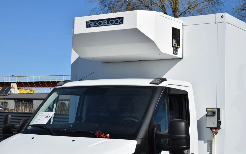 Refrigerator truck Iveco DAILY 70C18 / 3.0 - 180 KM / AUTOMAT HI-MATIC / 3 OSOBY / CHŁODNIA - MROŹNIA 4,55 M / AGREGAD FRIGOBLOCK / WINDA SORENSEN / KLIMA / TEMPOMAT / KAMERA COFANIA / REGULOWANE ZAWIESZENIE / SERWISOWA: picture 9 Refrigerator truck Iveco DAILY 70C18 / 3.0 - 180 KM / AUTOMAT HI-MATIC / 3 OSOBY / CHŁODNIA - MROŹNIA 4,55 M / AGREGAD FRIGOBLOCK / WINDA SORENSEN / KLIMA / TEMPOMAT / KAMERA COFANIA / REGULOWANE ZAWIESZENIE / SERWISOWA: picture 9