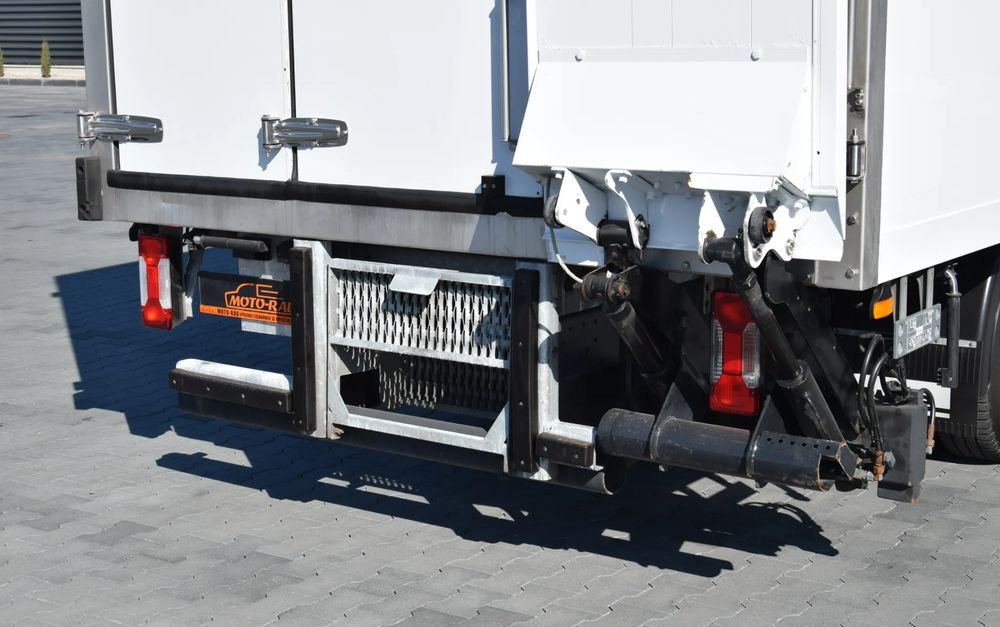Refrigerator truck Iveco DAILY 70C18 / 3.0 - 180 KM / AUTOMAT HI-MATIC / 3 OSOBY / CHŁODNIA - MROŹNIA 4,55 M / AGREGAD FRIGOBLOCK / WINDA SORENSEN / KLIMA / TEMPOMAT / KAMERA COFANIA / REGULOWANE ZAWIESZENIE / SERWISOWA: picture 10 Refrigerator truck Iveco DAILY 70C18 / 3.0 - 180 KM / AUTOMAT HI-MATIC / 3 OSOBY / CHŁODNIA - MROŹNIA 4,55 M / AGREGAD FRIGOBLOCK / WINDA SORENSEN / KLIMA / TEMPOMAT / KAMERA COFANIA / REGULOWANE ZAWIESZENIE / SERWISOWA: picture 10