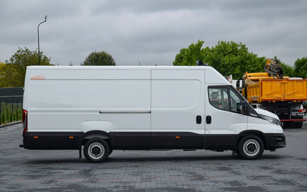 Iveco DAILY MAXI 35S16 / 2.3 - 160 KM / AUTOMAT HI-MATIC / NOWY MODEL / 3 OSOBY / DOSTAWCZE / BLASZAK / KLIMA / CZUJNIKI COFANIA / NISKI PRZEBIEG / 2022 / SERWISOWANY / Z NIEMIEC - Panel van: picture 4 Iveco DAILY MAXI 35S16 / 2.3 - 160 KM / AUTOMAT HI-MATIC / NOWY MODEL / 3 OSOBY / DOSTAWCZE / BLASZAK / KLIMA / CZUJNIKI COFANIA / NISKI PRZEBIEG / 2022 / SERWISOWANY / Z NIEMIEC - Panel van: picture 4