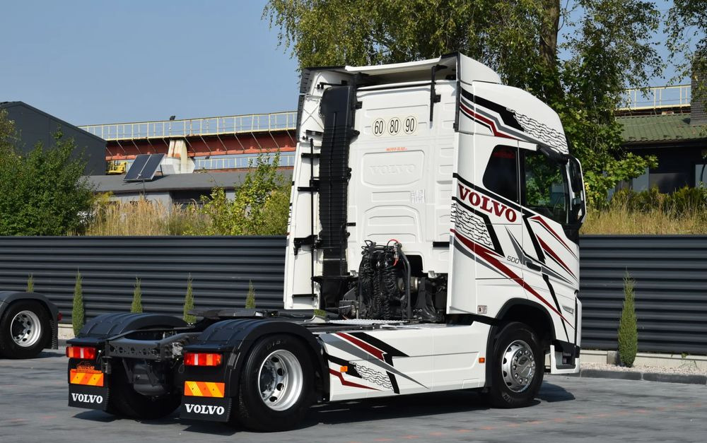Volvo FH500 / EURO 6 / NOWY MODEL / KLIMATYZACJA POSTOJOWA / ACC / LEDY / 2 ZBIORNIKI PALIWA / FULL SPILERY / 2022 / SERWISOWANY / SPROWADZONY - Tractor unit: picture 5 Volvo FH500 / EURO 6 / NOWY MODEL / KLIMATYZACJA POSTOJOWA / ACC / LEDY / 2 ZBIORNIKI PALIWA / FULL SPILERY / 2022 / SERWISOWANY / SPROWADZONY - Tractor unit: picture 5