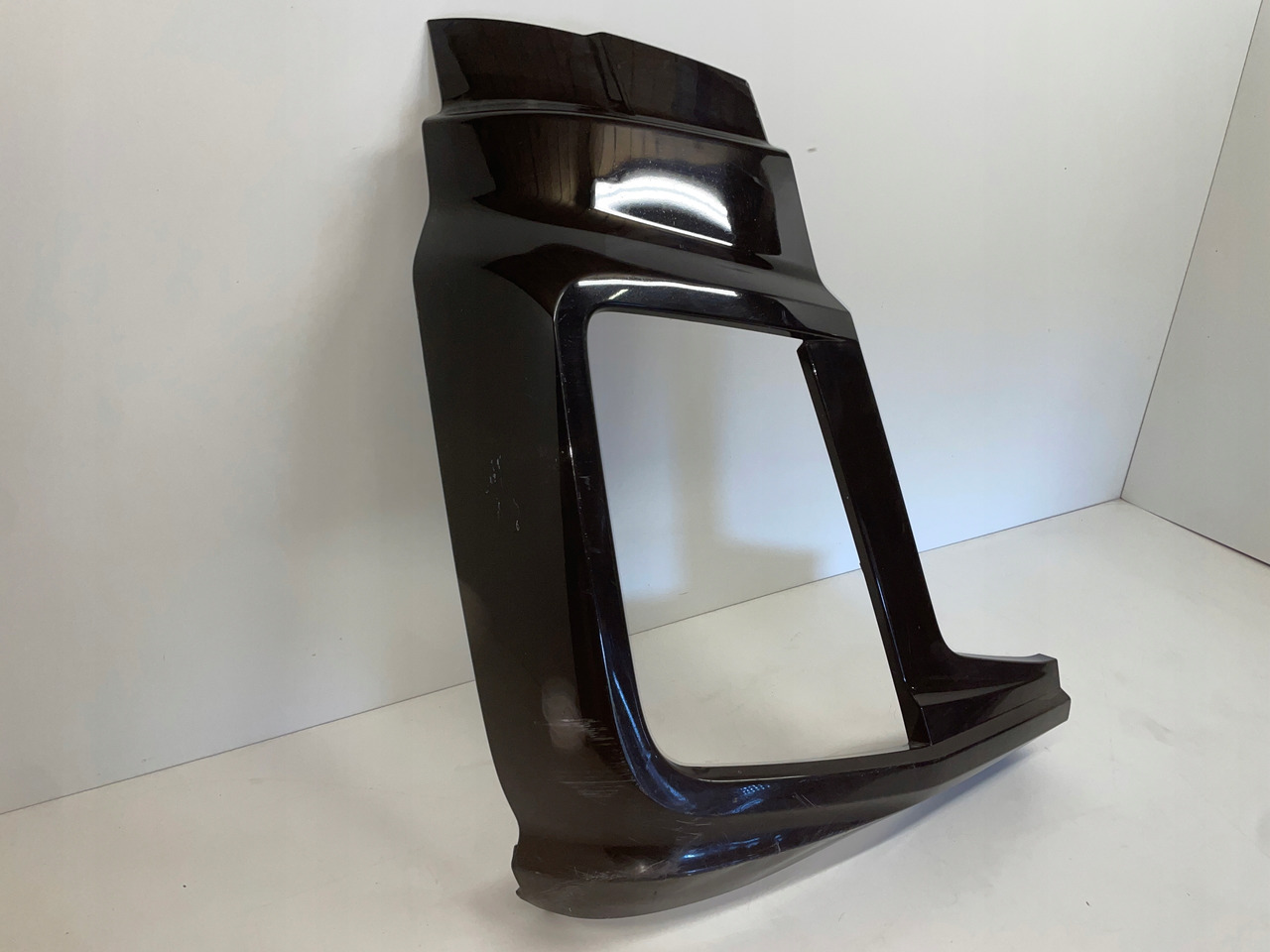 FORD F-MAX ZDERZAK OKULAR OBUDOWA REFLEKTORA JC46-17E950-A - Bumper for Truck: picture 2 FORD F-MAX ZDERZAK OKULAR OBUDOWA REFLEKTORA JC46-17E950-A - Bumper for Truck: picture 2