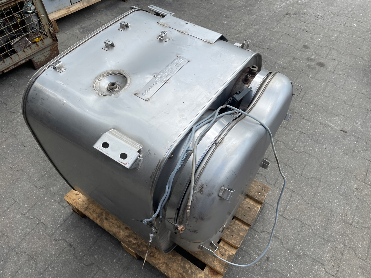 KATALIZATOR MAN TGX TGS EURO 6 DPF TŁUMIK WYDECH 81151036114 - Exhaust pipe for Truck: picture 3 KATALIZATOR MAN TGX TGS EURO 6 DPF TŁUMIK WYDECH 81151036114 - Exhaust pipe for Truck: picture 3