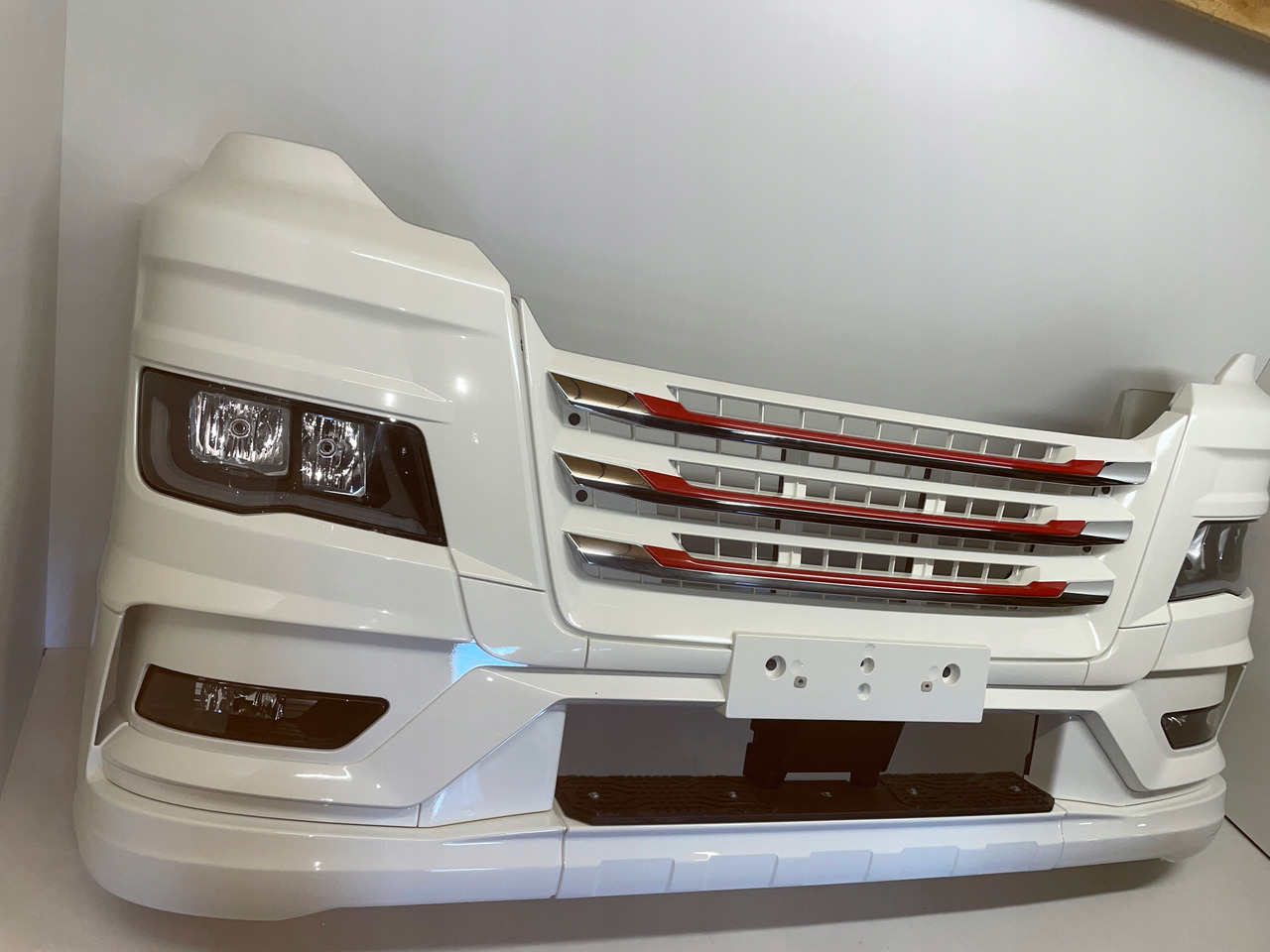 KOMPLETNY ZDERZAK MAN TG3 TGX3 TGX 3 ORYGINALNY KOLOR RAL 9010 - Bumper for Truck: picture 2 KOMPLETNY ZDERZAK MAN TG3 TGX3 TGX 3 ORYGINALNY KOLOR RAL 9010 - Bumper for Truck: picture 2