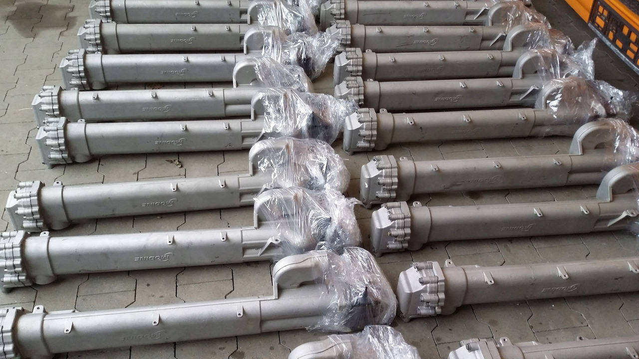 MAN F2000 TGA EGR TGX RECYRKULATOR D20,D26,D28 - EGR cooler for Truck: picture 2 MAN F2000 TGA EGR TGX RECYRKULATOR D20,D26,D28 - EGR cooler for Truck: picture 2