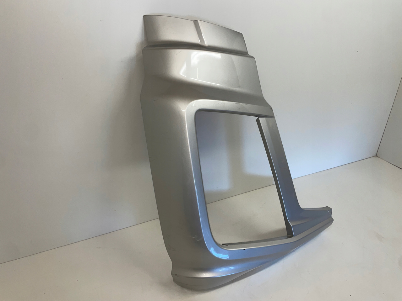 PRAWA OSŁONA OKULAR ZDERZAK FORD F-MAX JC46-17E950-A - Bumper for Truck: picture 2 PRAWA OSŁONA OKULAR ZDERZAK FORD F-MAX JC46-17E950-A - Bumper for Truck: picture 2