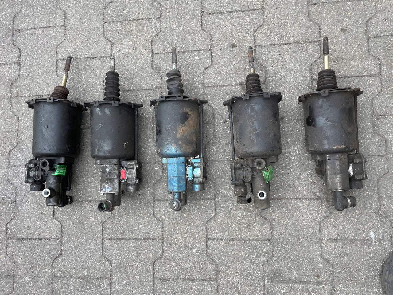 WYBIERAK SKRZYNI BIEGÓW WYSPRZĘGLIK ZAWÓR MAN TGA TGS TGX 9700514127 - Clutch cylinder for Truck: picture 2 WYBIERAK SKRZYNI BIEGÓW WYSPRZĘGLIK ZAWÓR MAN TGA TGS TGX 9700514127 - Clutch cylinder for Truck: picture 2