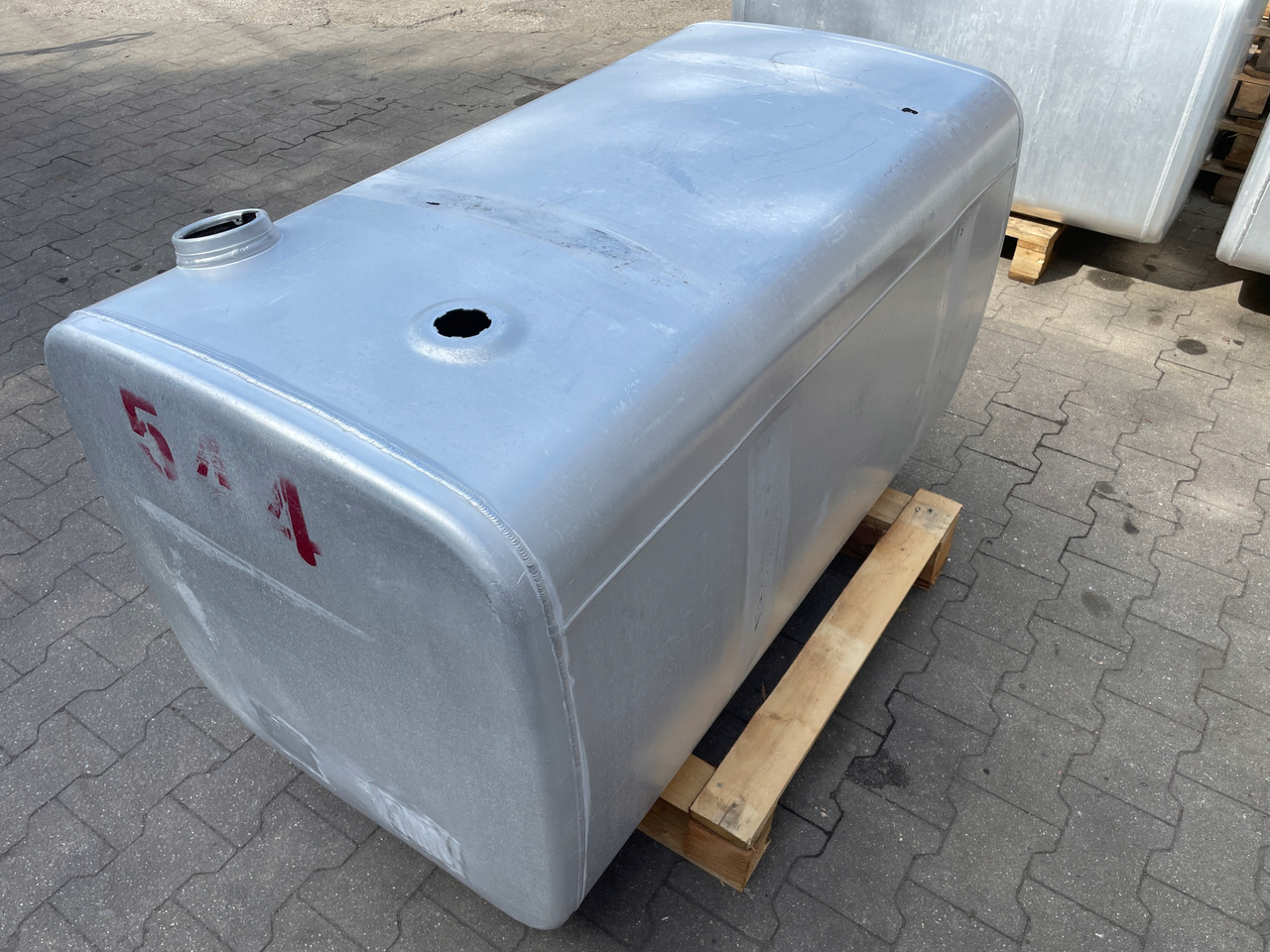 ZBIORNIK PALIWA IVECO STRALIS HI WAY 570 L 029535702 - Fuel tank for Truck: picture 5 ZBIORNIK PALIWA IVECO STRALIS HI WAY 570 L 029535702 - Fuel tank for Truck: picture 5