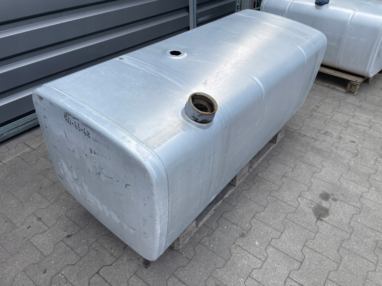 ZBIORNIK PALIWA IVECO STRALIS HI WAY 600 L 41042553 - Fuel tank for Truck: picture 2 ZBIORNIK PALIWA IVECO STRALIS HI WAY 600 L 41042553 - Fuel tank for Truck: picture 2