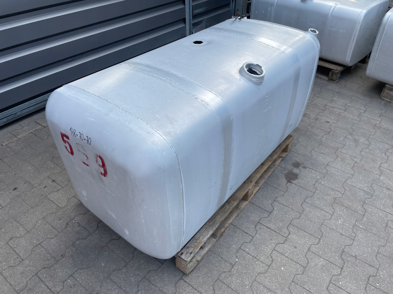 ZBIORNIK PALIWA MERCEDES ACTROS 595 L 40 A9344700601 - Fuel tank for Truck: picture 2 ZBIORNIK PALIWA MERCEDES ACTROS 595 L 40 A9344700601 - Fuel tank for Truck: picture 2