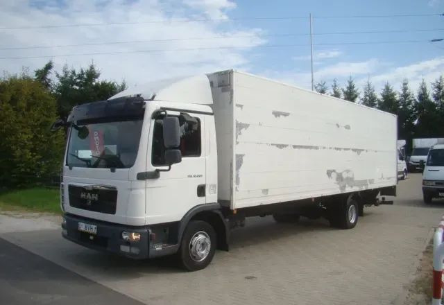 MAN TGL 12-220 8.10M KLIMA WINDA 2000KG - Box truck: picture 1 MAN TGL 12-220 8.10M KLIMA WINDA 2000KG - Box truck: picture 1