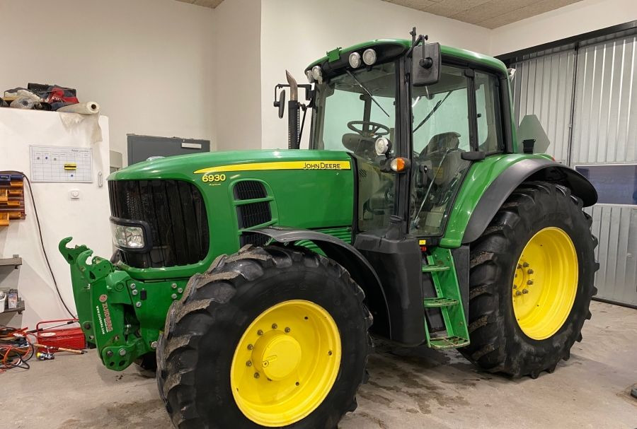 John Deere 6930 Premium - Farm tractor: picture 1 John Deere 6930 Premium - Farm tractor: picture 1