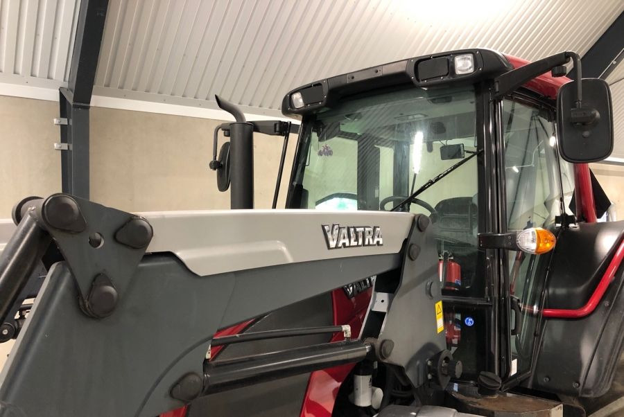 Valtra N92 HiTech - Farm tractor: picture 3 Valtra N92 HiTech - Farm tractor: picture 3