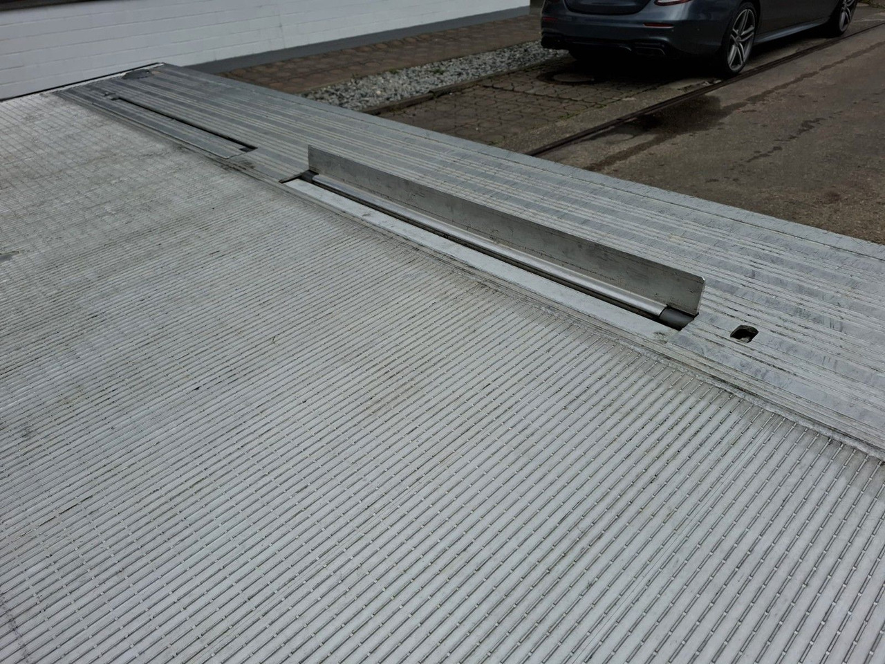 Closed box trailer Fliegl TKF118: picture 6