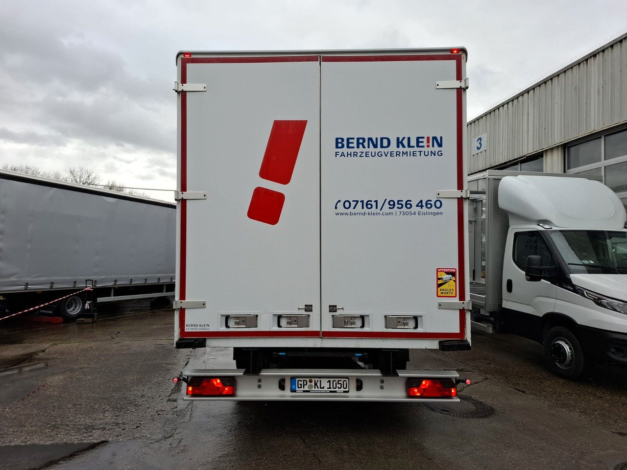 Fliegl TKF118 - Closed box trailer: picture 3 Fliegl TKF118 - Closed box trailer: picture 3