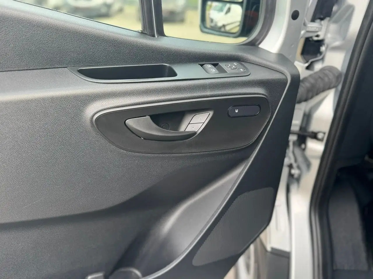 Mercedes-Benz Sprinter 317 CDI Flach Lang Silber Klima MBUX - Panel van: picture 5 Mercedes-Benz Sprinter 317 CDI Flach Lang Silber Klima MBUX - Panel van: picture 5