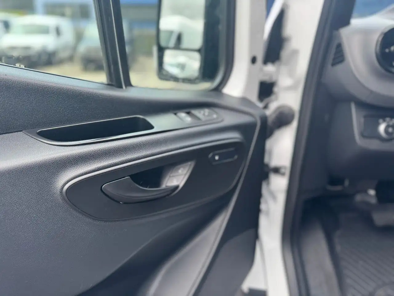 Mercedes-Benz Sprinter 317 CDI Maxi Lang LED MBUX Klima - Panel van: picture 3 Mercedes-Benz Sprinter 317 CDI Maxi Lang LED MBUX Klima - Panel van: picture 3