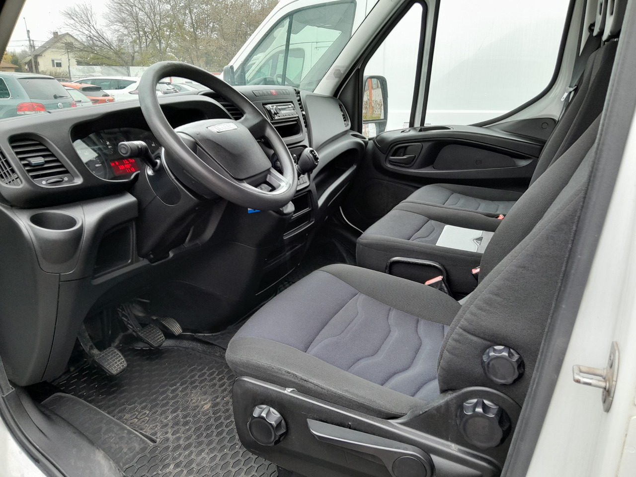 IVECO Daily 35S14 - Box van: picture 5 IVECO Daily 35S14 - Box van: picture 5