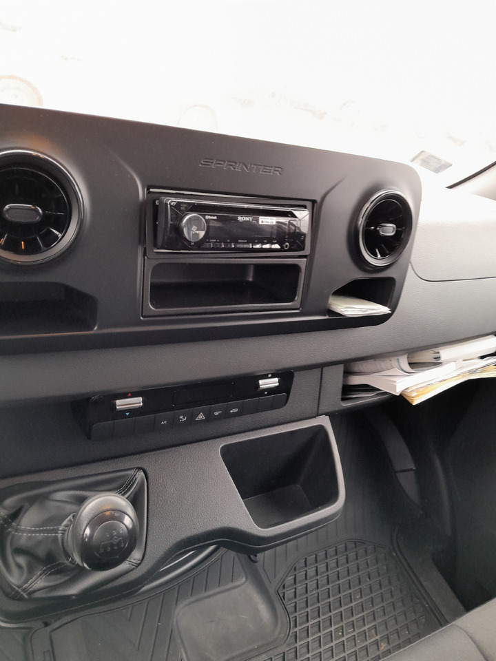 Flatbed van MERCEDES-BENZ Sprinter: picture 11