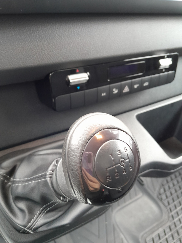 Flatbed van MERCEDES-BENZ Sprinter: picture 13