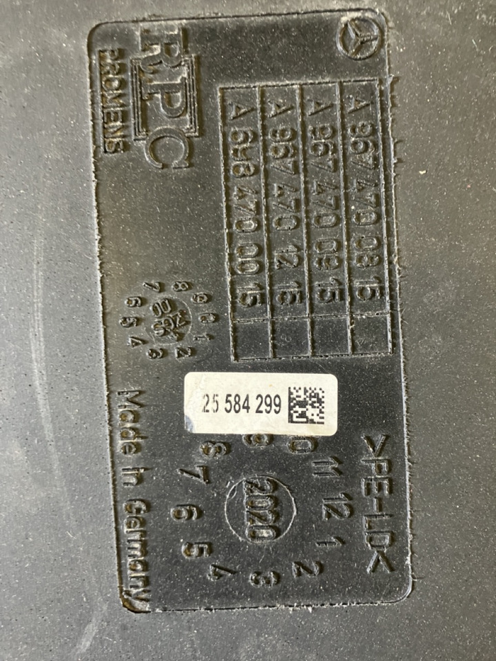 AdBlue tank for Truck MERCEDES-BENZ A9674700815: picture 9 AdBlue tank for Truck MERCEDES-BENZ A9674700815: picture 9