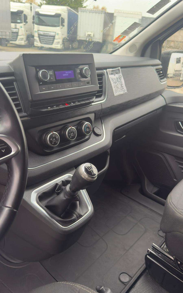 Minibus, Passenger van Renault Trafic: picture 11