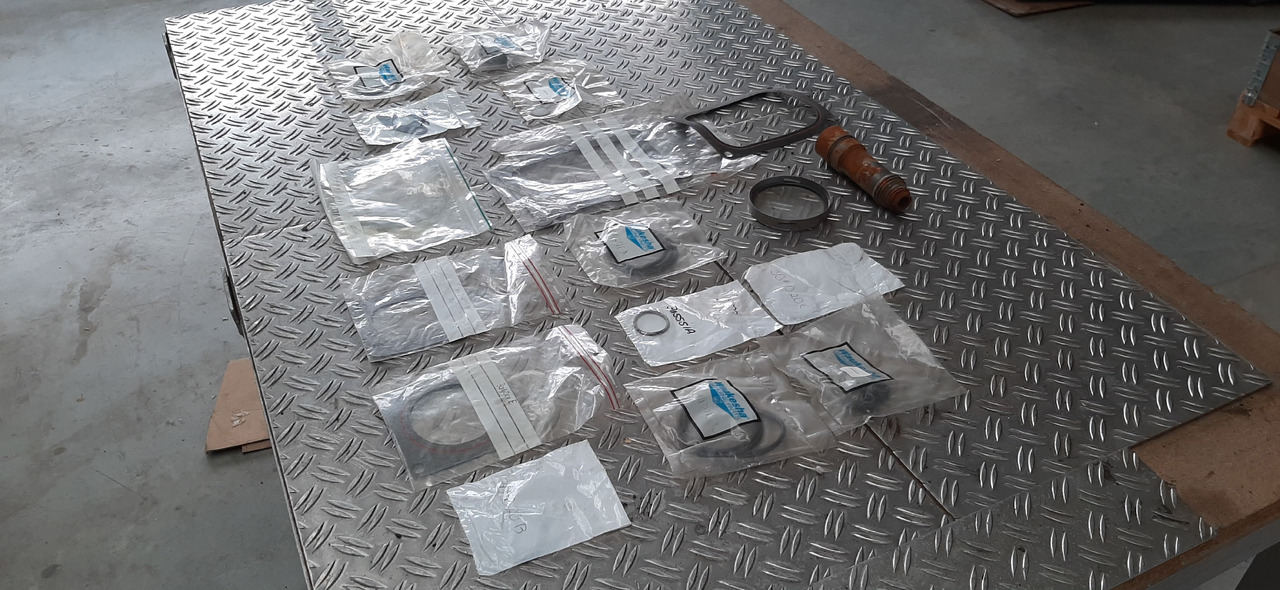 Diverse Dichtungen, Kleinteile, teils neuwertig, für Waukesha Gasmotor, Artikel - Nr. : 81.99999 - 9 - Engine gasket for Truck: picture 3 Diverse Dichtungen, Kleinteile, teils neuwertig, für Waukesha Gasmotor, Artikel - Nr. : 81.99999 - 9 - Engine gasket for Truck: picture 3