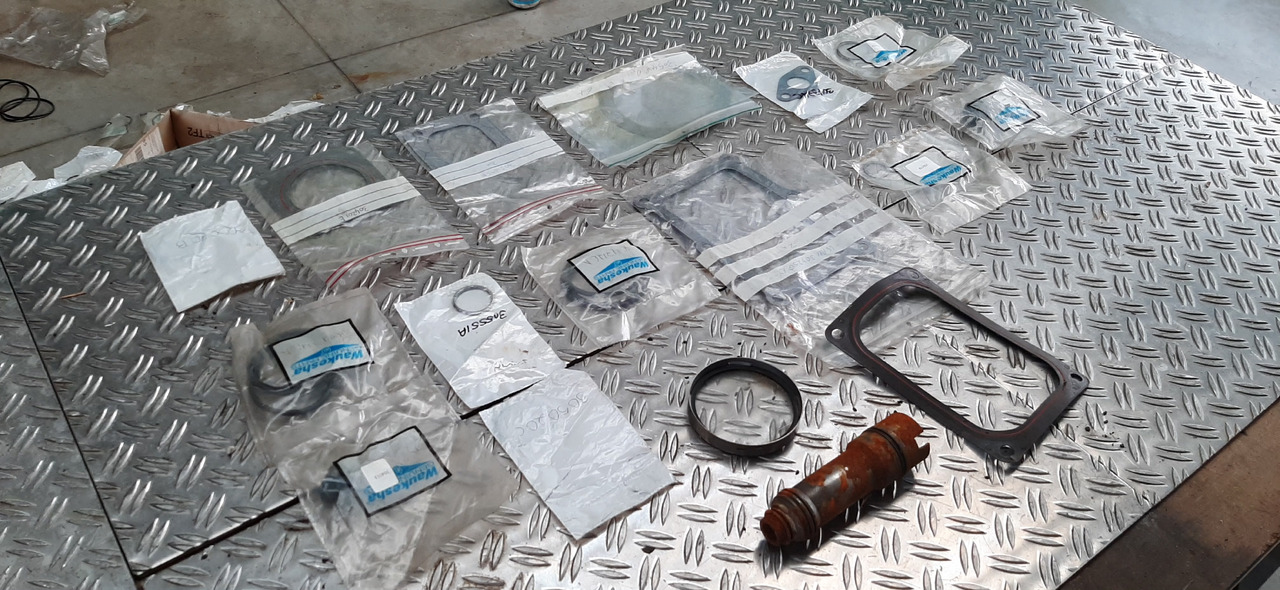 Diverse Dichtungen, Kleinteile, teils neuwertig, für Waukesha Gasmotor, Artikel - Nr. : 81.99999 - 9 - Engine gasket for Truck: picture 5 Diverse Dichtungen, Kleinteile, teils neuwertig, für Waukesha Gasmotor, Artikel - Nr. : 81.99999 - 9 - Engine gasket for Truck: picture 5