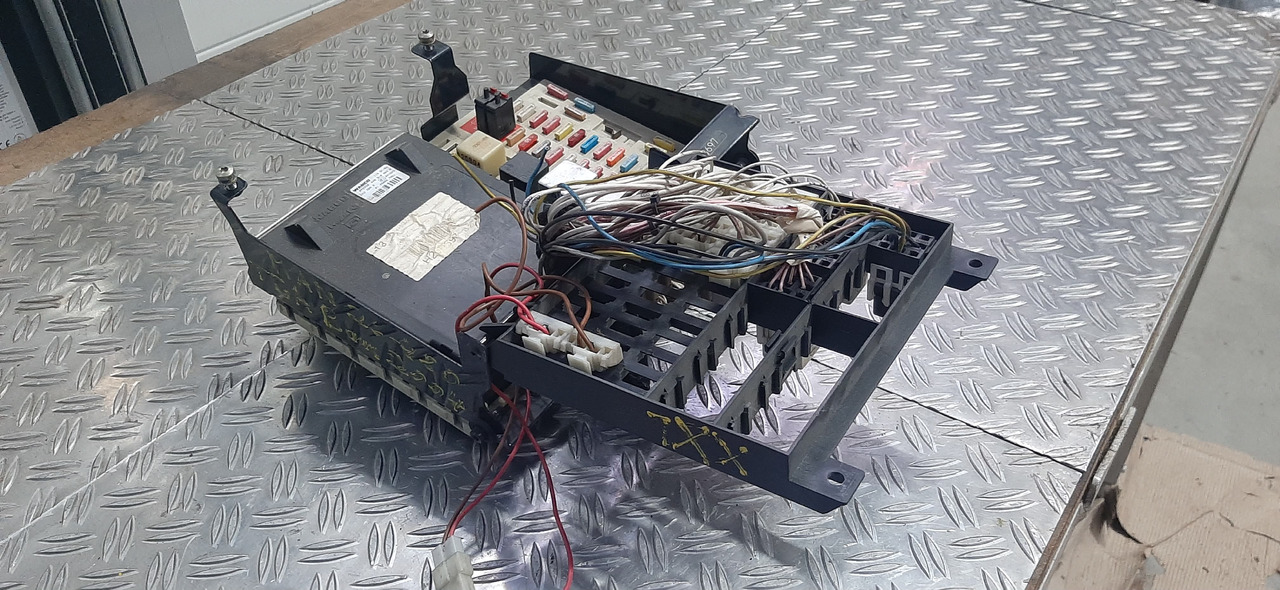 Gebrauchte MAN TGA 26.480 XXL, Steuergerät, Zentraler Bordrechner, Artikel - Nr. : 81.25806 - 7051 - ECU for Truck: picture 3 Gebrauchte MAN TGA 26.480 XXL, Steuergerät, Zentraler Bordrechner, Artikel - Nr. : 81.25806 - 7051 - ECU for Truck: picture 3