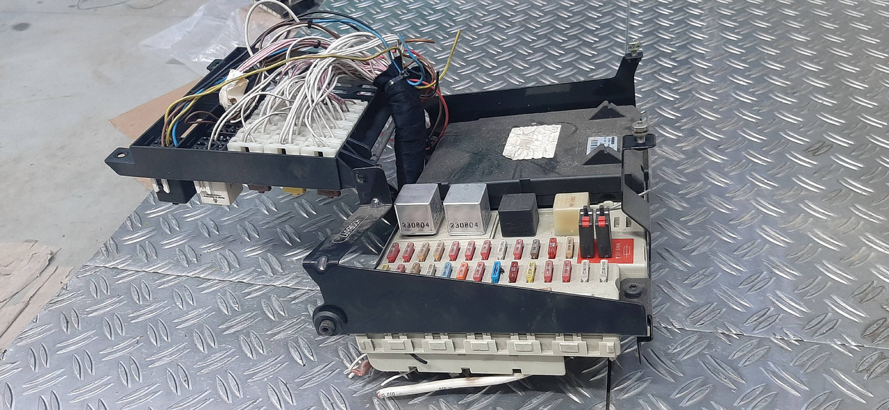 Gebrauchte MAN TGA 26.480 XXL, Steuergerät, Zentraler Bordrechner, Artikel - Nr. : 81.25806 - 7051 - ECU for Truck: picture 1 Gebrauchte MAN TGA 26.480 XXL, Steuergerät, Zentraler Bordrechner, Artikel - Nr. : 81.25806 - 7051 - ECU for Truck: picture 1