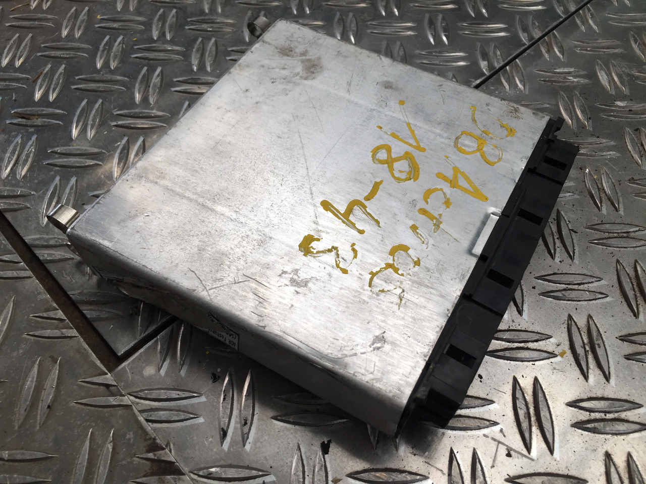 Gebrauchter DB Actros 1843 Steuergerät VDO, Artikel - Nr. : A 000 446 38 02 - ECU for Truck: picture 1 Gebrauchter DB Actros 1843 Steuergerät VDO, Artikel - Nr. : A 000 446 38 02 - ECU for Truck: picture 1