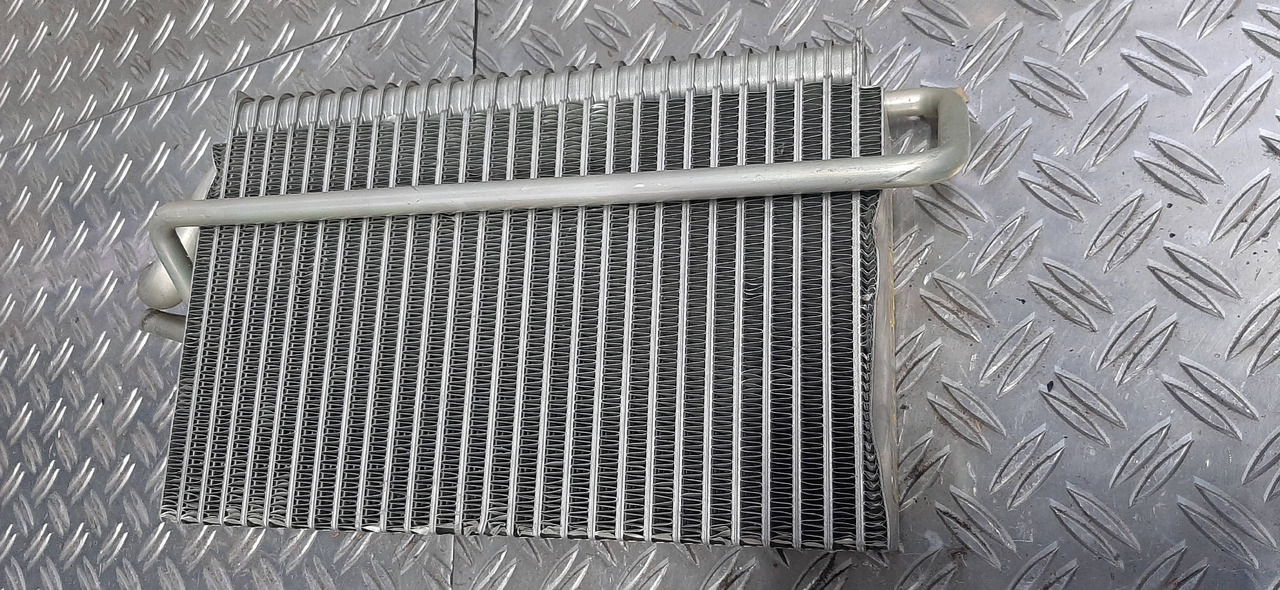 Gebrauchter Kühler, Motorkühlung, Behr D0414, MAN TGX, Artikel - Nr.: 81.99999 - 9999 - Radiator for Truck: picture 2 Gebrauchter Kühler, Motorkühlung, Behr D0414, MAN TGX, Artikel - Nr.: 81.99999 - 9999 - Radiator for Truck: picture 2
