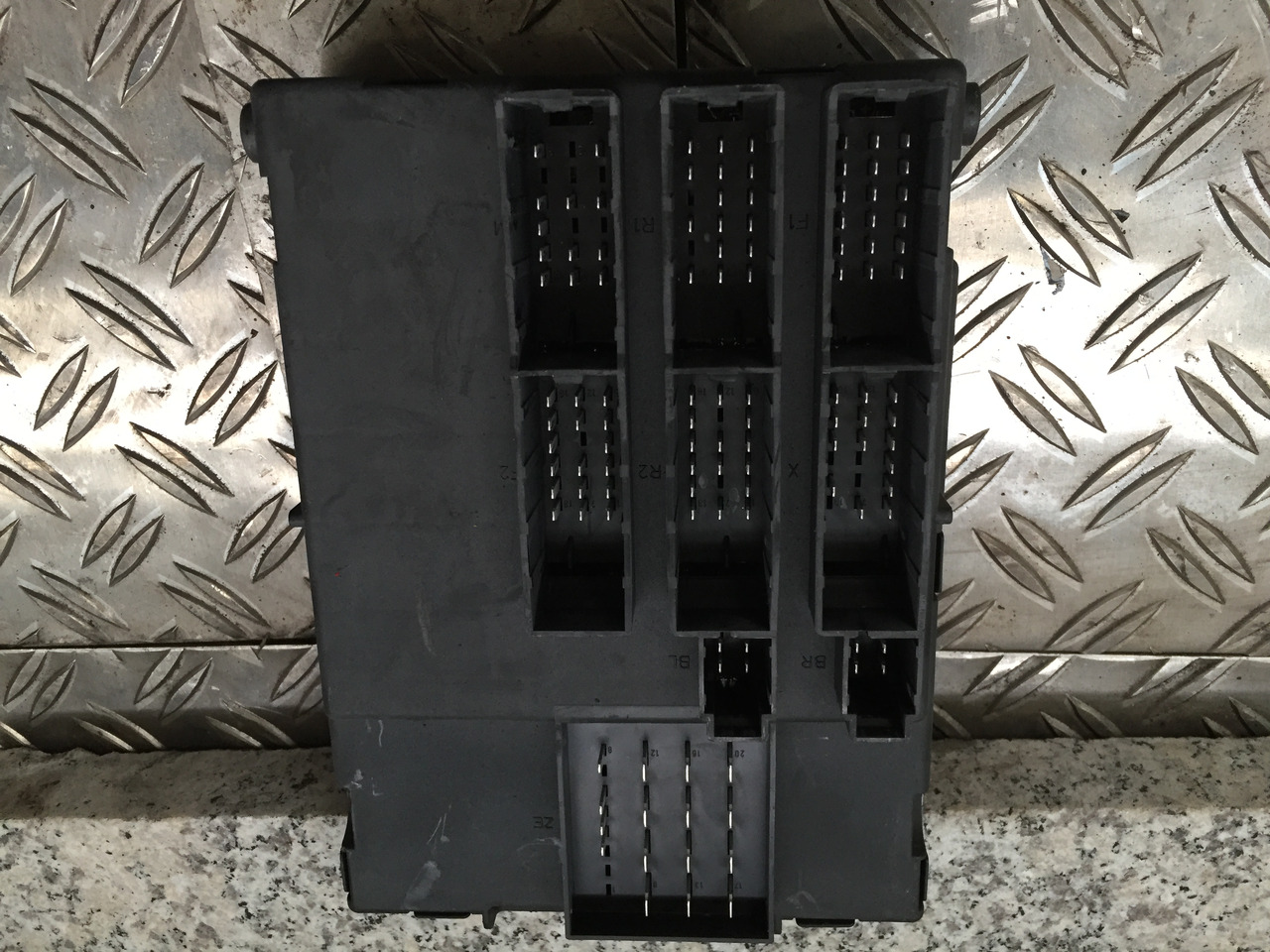 Gebrauchtes ABS Steuergerät MAN TGA 26.440 Artikel - Nr.: 81.25806 - 7072 - ECU for Truck: picture 2 Gebrauchtes ABS Steuergerät MAN TGA 26.440 Artikel - Nr.: 81.25806 - 7072 - ECU for Truck: picture 2