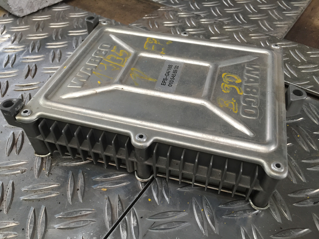 Gebrauchtes DB 1935 SK WABCO - Steuergerät, EBS 4S / 4 M, Artikel - Nr. : 446 100 0130 - ECU for Truck: picture 1 Gebrauchtes DB 1935 SK WABCO - Steuergerät, EBS 4S / 4 M, Artikel - Nr. : 446 100 0130 - ECU for Truck: picture 1