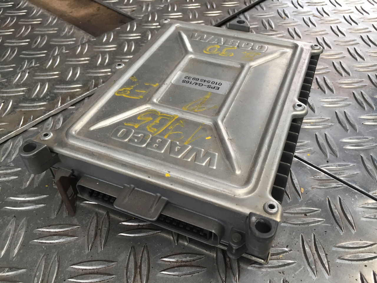 Gebrauchtes DB 1935 SK WABCO - Steuergerät, EBS 4S / 4 M, Artikel - Nr. : 446 100 0130 - ECU for Truck: picture 3 Gebrauchtes DB 1935 SK WABCO - Steuergerät, EBS 4S / 4 M, Artikel - Nr. : 446 100 0130 - ECU for Truck: picture 3