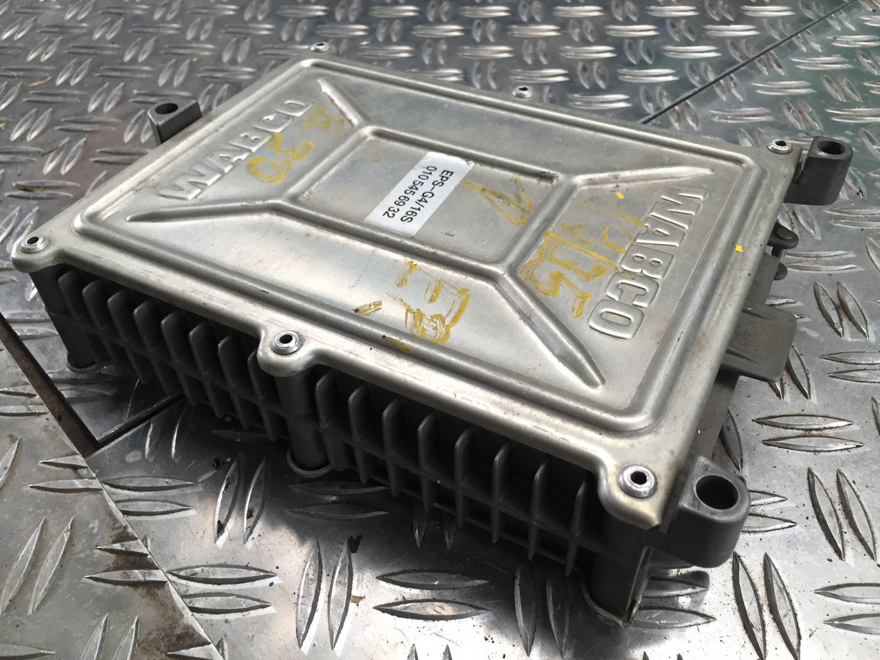 Gebrauchtes DB 1935 SK WABCO - Steuergerät, EBS 4S / 4 M, Artikel - Nr. : 446 100 0130 - ECU for Truck: picture 4 Gebrauchtes DB 1935 SK WABCO - Steuergerät, EBS 4S / 4 M, Artikel - Nr. : 446 100 0130 - ECU for Truck: picture 4