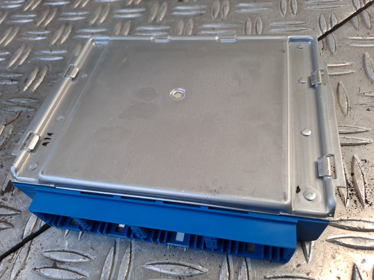 Gebrauchtes MAN TGX 26.440 EBS 5 Steuergerät 24 V , Artikel - Nr.: 81.25808 - 7053 - ECU for Truck: picture 2 Gebrauchtes MAN TGX 26.440 EBS 5 Steuergerät 24 V , Artikel - Nr.: 81.25808 - 7053 - ECU for Truck: picture 2