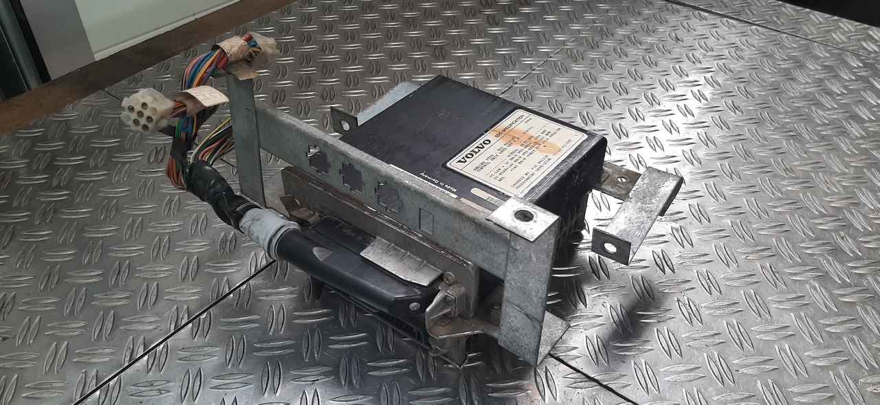 Gebrauchtes VOLVO Motorsteuergerät von Bosch , Artikel - Nr. : 0 281 001 144 - ECU for Truck: picture 1 Gebrauchtes VOLVO Motorsteuergerät von Bosch , Artikel - Nr. : 0 281 001 144 - ECU for Truck: picture 1