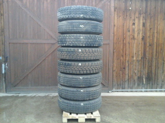 Reifen 12 R X 22,5 - Tire for Truck: picture 1 Reifen 12 R X 22,5 - Tire for Truck: picture 1