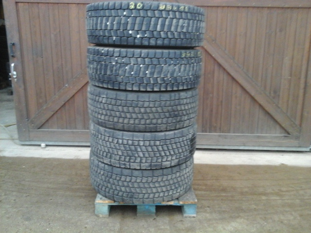 Reifen 305/70 x 19,5 - Tire for Truck: picture 1 Reifen 305/70 x 19,5 - Tire for Truck: picture 1